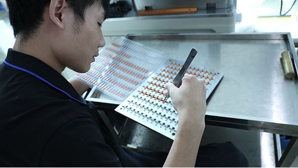 自動(dòng)點(diǎn)膠機(jī)