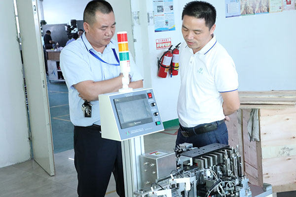 全自動(dòng)點(diǎn)膠機(jī)廠家客戶