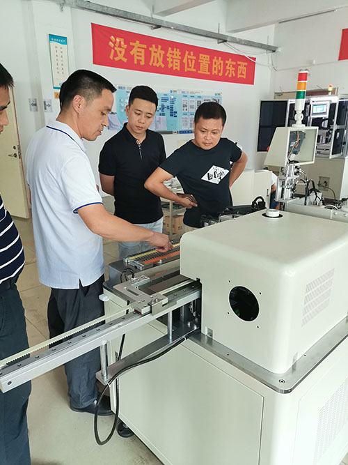 自動點(diǎn)膠機(jī)