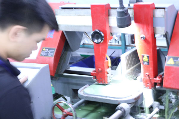 深圳點(diǎn)膠機(jī)點(diǎn)膠精度