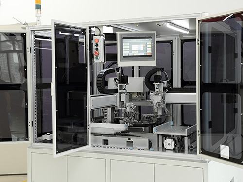 大型自動(dòng)點(diǎn)膠機(jī)加工