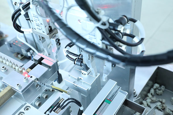 深圳半自動(dòng)點(diǎn)膠機(jī)價(jià)格