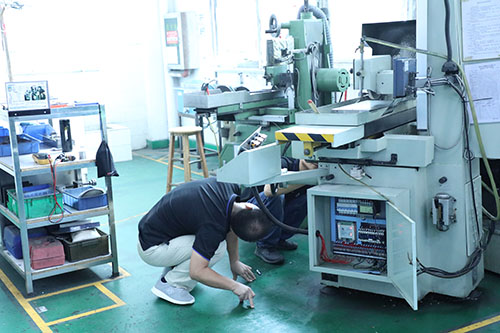 深圳自動點膠機設(shè)備價格