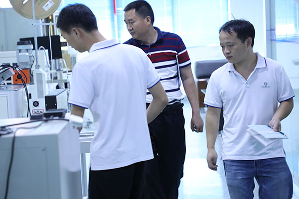 怎樣操作全自動(dòng)點(diǎn)膠機(jī)