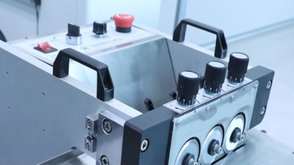 深圳燈條分板機(jī)-全自動(dòng)分板機(jī)-手推分板機(jī)現(xiàn)貨供應(yīng)