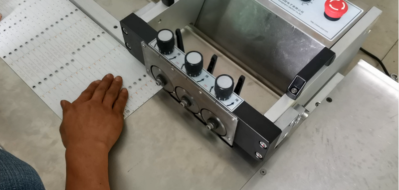 燈條分板機(jī)使用圖