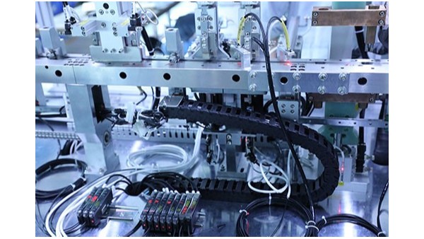 大型高速點(diǎn)膠機(jī)