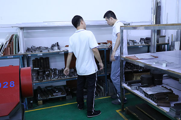 深圳全自動(dòng)點(diǎn)膠機(jī)服務(wù)