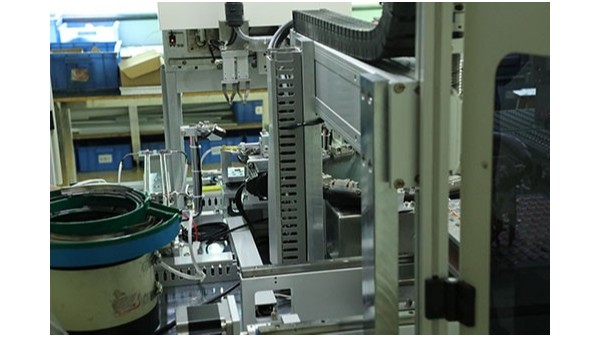 全自動點(diǎn)膠機(jī)