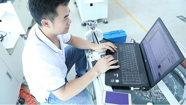 常州點(diǎn)膠機(jī)廠家