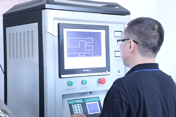 大型高速點(diǎn)膠機(jī)技術(shù)