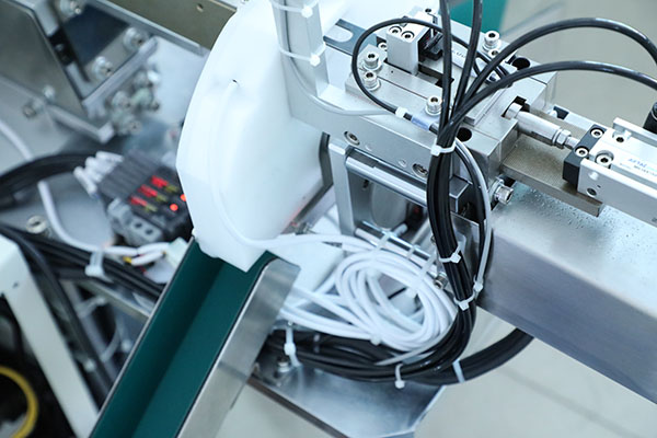 全自動(dòng)三合一點(diǎn)膠機(jī)加工