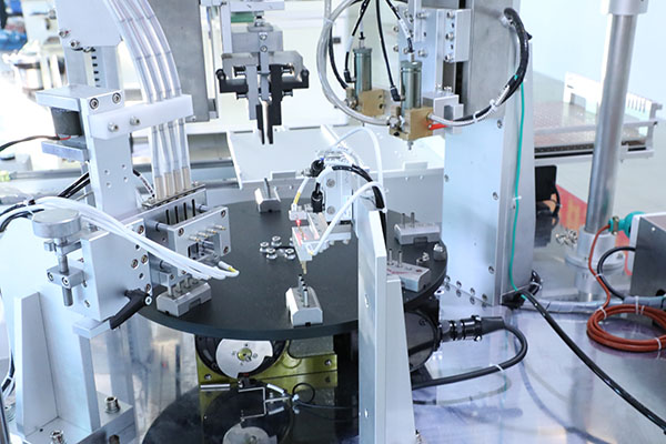 深圳噴射點(diǎn)膠機(jī)廠家