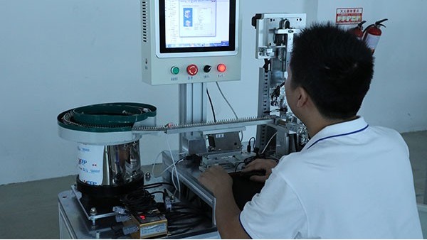 東莞自動(dòng)點(diǎn)膠機(jī)