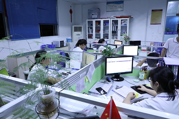 東莞自動(dòng)點(diǎn)膠機(jī)廠家