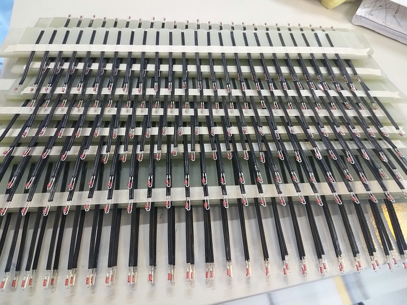 自動(dòng)焊錫機(jī)成品圖片